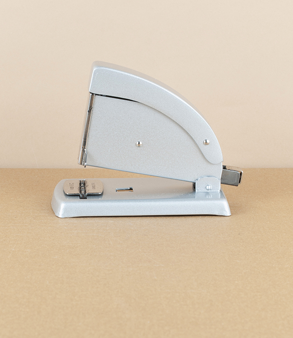 Zenith 520/E Italian Desktop Stapler, Silver