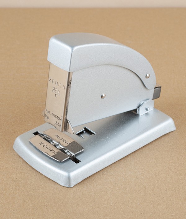 Zenith 520/E Italian Desktop Stapler, Silver