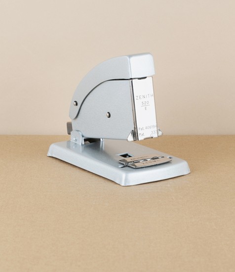 Zenith 520/E Italian Desktop Stapler, Silver