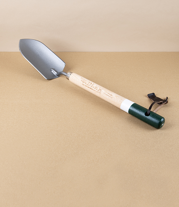 Adler Long Handled Trowel, "Holly"