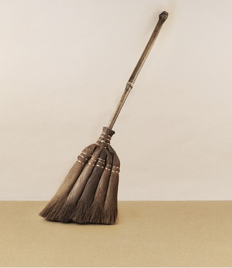 Five-Bundle Shuro Broom, Copper Binding