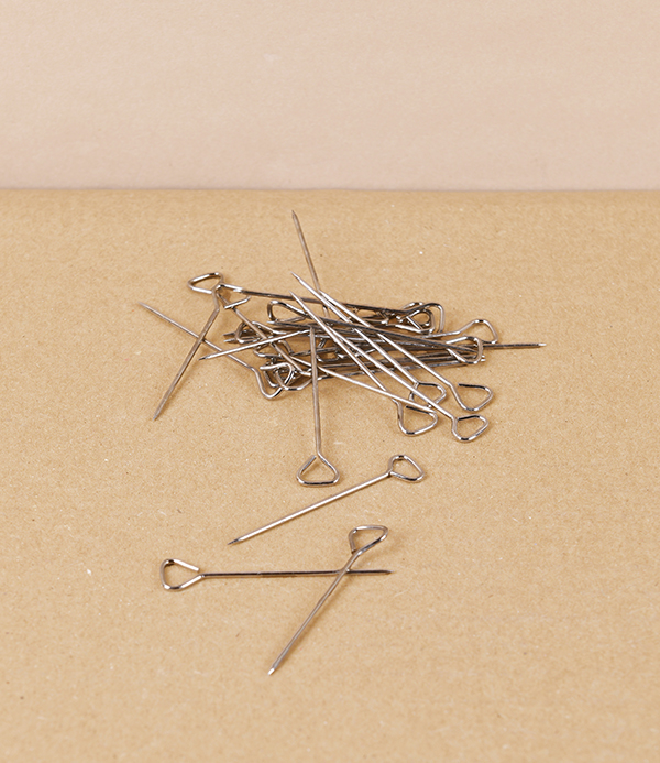 Triangular headed quilting pins, large