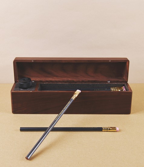 Blackwing 602 Walnut Storage Box & Sharpener Set