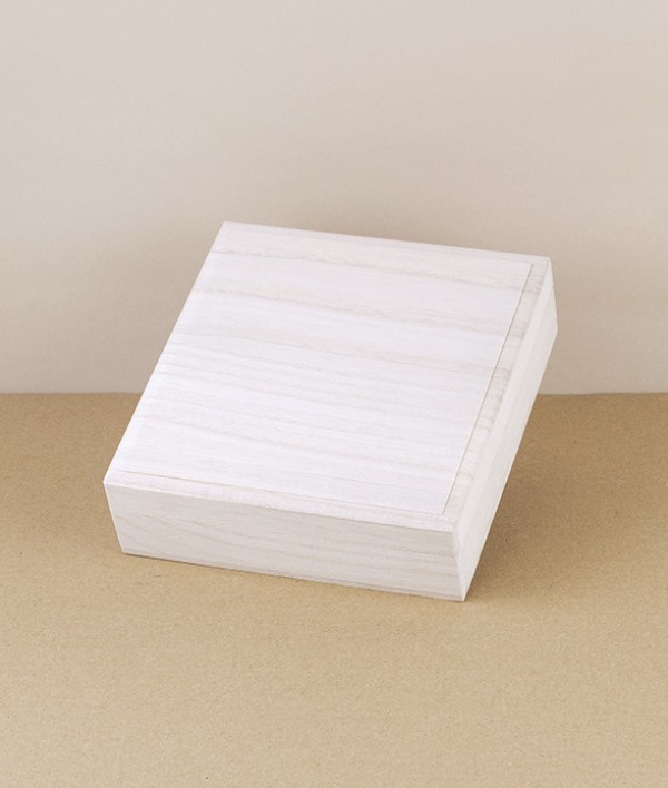 Tohaku Sumac Wax Candles, Set of 7 Candles and Stand