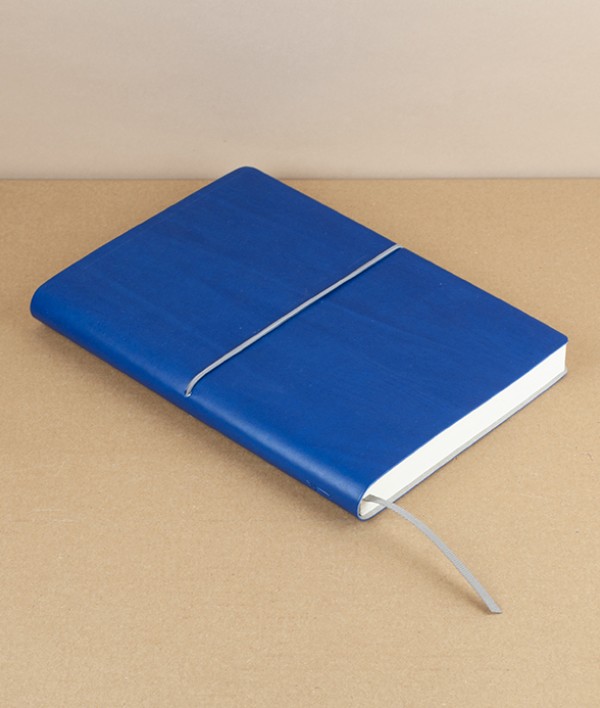 Italian notebook with elastic, A5, Plain, Blue