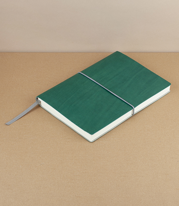 Italian notebook with elastic, A5, Lined and Numbered, Green