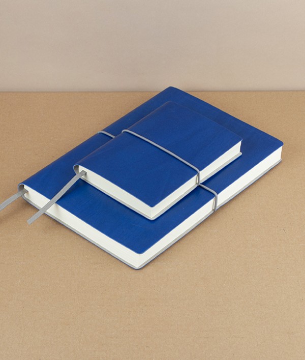 Italian notebook with elastic, A5, Plain, Blue