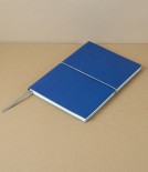 Italian Weekly Planner with Elastic, 2025, Blue