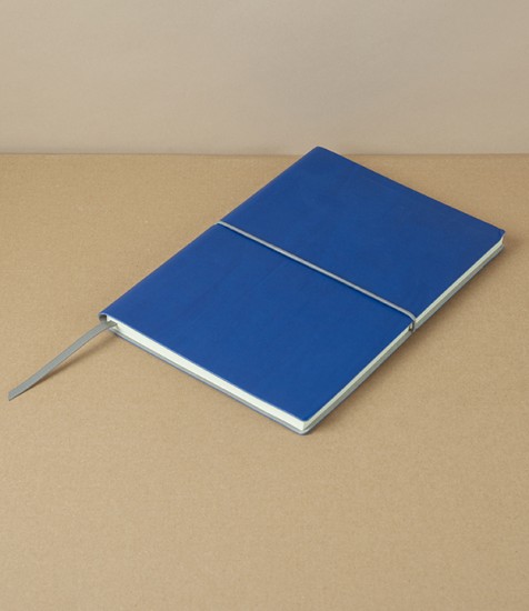 Italian Weekly Planner with Elastic, 2025, Blue