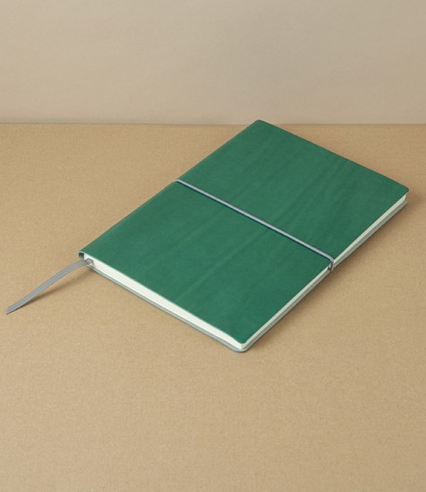 Italian Weekly Planner with Elastic, 2025, Green