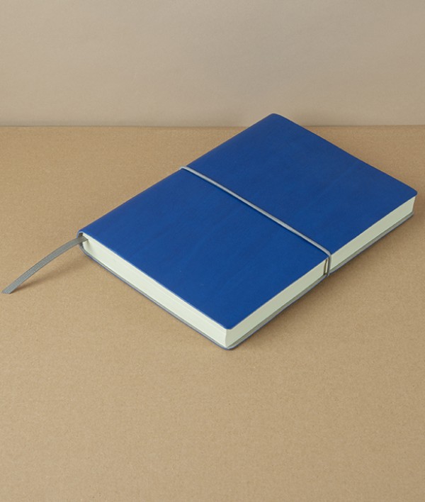 Italian Daily Diary with Elastic, 2025, A5, Blue