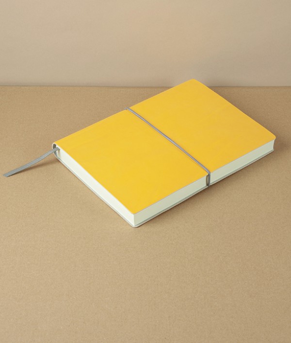 Italian Daily Diary with Elastic, 2025, A5, Yellow
