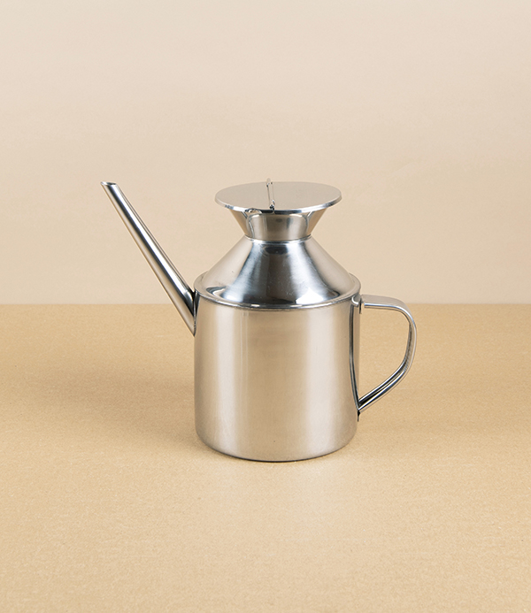 Classic Spanish Stainless Steel Oil Pourer with Lid, 0.7l
