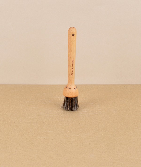 Wax or polish dauber, dark bristles