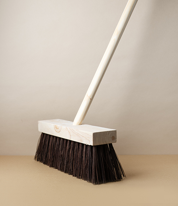 English Beech & Palmyra Fibre Yard Broom