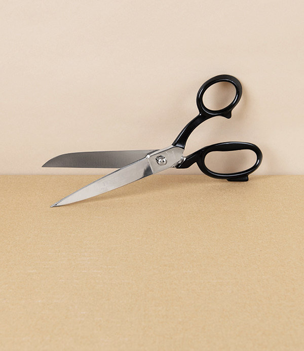 Fennek Italian Tailor’s Shears, Black Bows, 8”