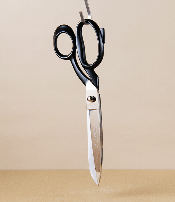 Fennek Italian Tailor’s Shears, Black Bows, 8”