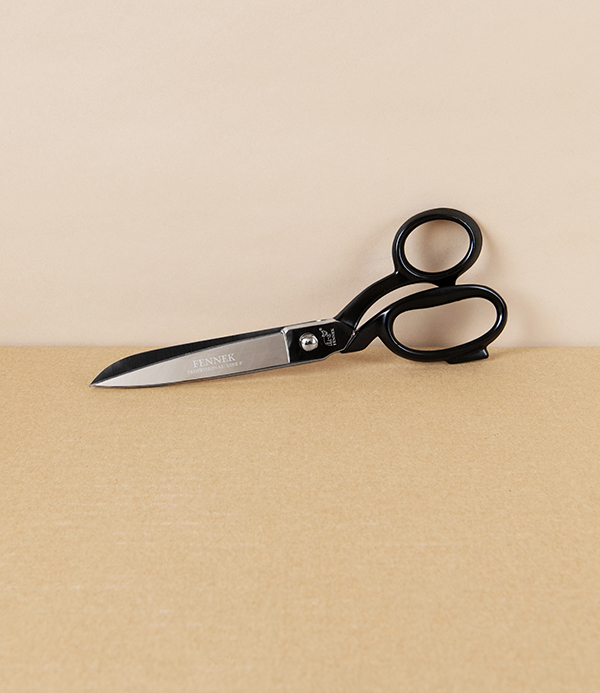 Fennek Italian Tailor’s Shears, Black Bows, 8”