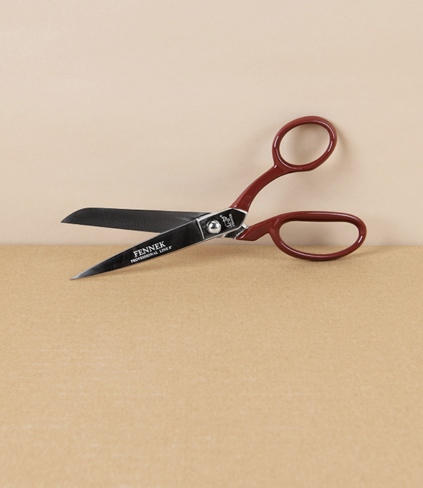 Fennek Italian ‘Wiss’ Dressmaker’s Shears, Red Bows, 8”