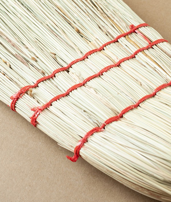 Finnish Rice Straw Carpet Broom, Käsihuisku