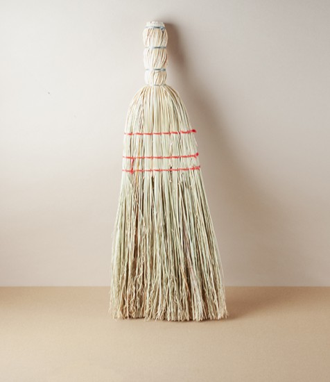 Finnish Rice Straw Carpet Broom, Käsihuisku