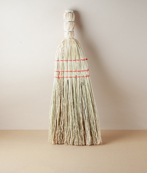 Finnish Rice Straw Carpet Broom, Käsihuisku