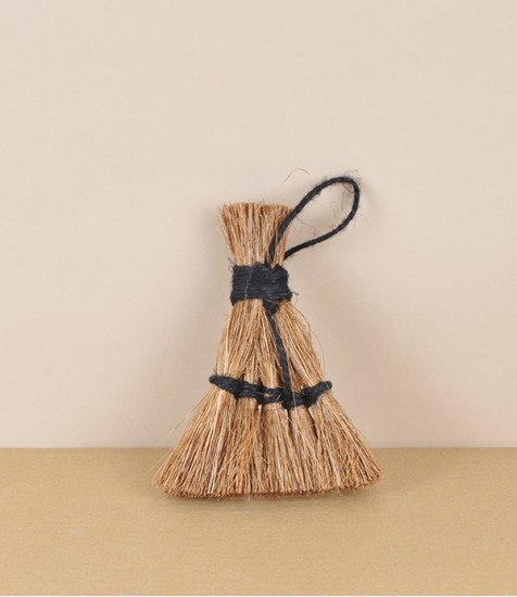 Finnish coconut fibre & linen twine crumb brush