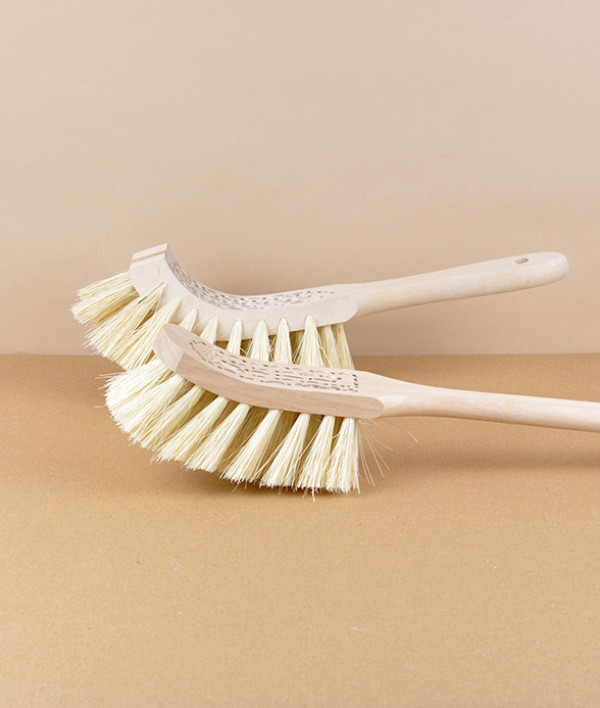 Finnish birch & tampico sink brush