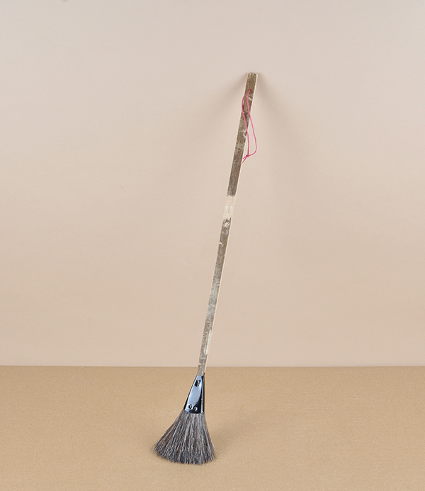 Bamboo and goat hair foundry dusting brush