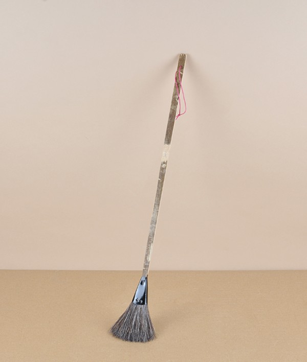 Bamboo and goat hair foundry dusting brush