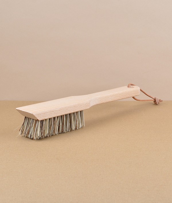 Garden tool cleaning brush