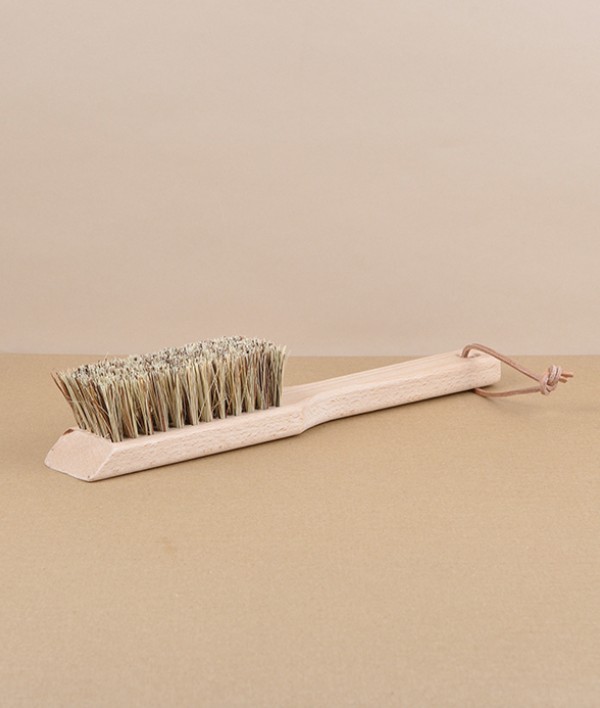 Garden tool cleaning brush