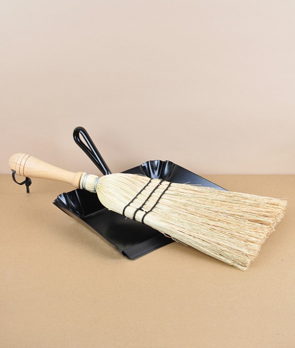 Rice straw hand brush with wooden handle