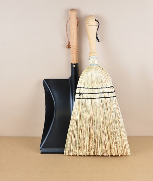Rice straw hand brush with wooden handle