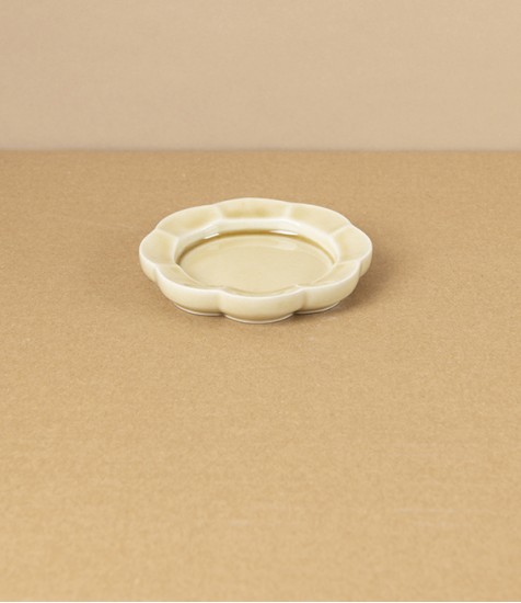 Seto Porcelain Hibi Incense Tray, Yellow Flower