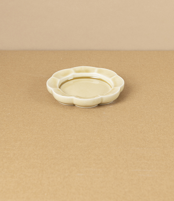 Seto Porcelain Hibi Incense Tray, Yellow Flower