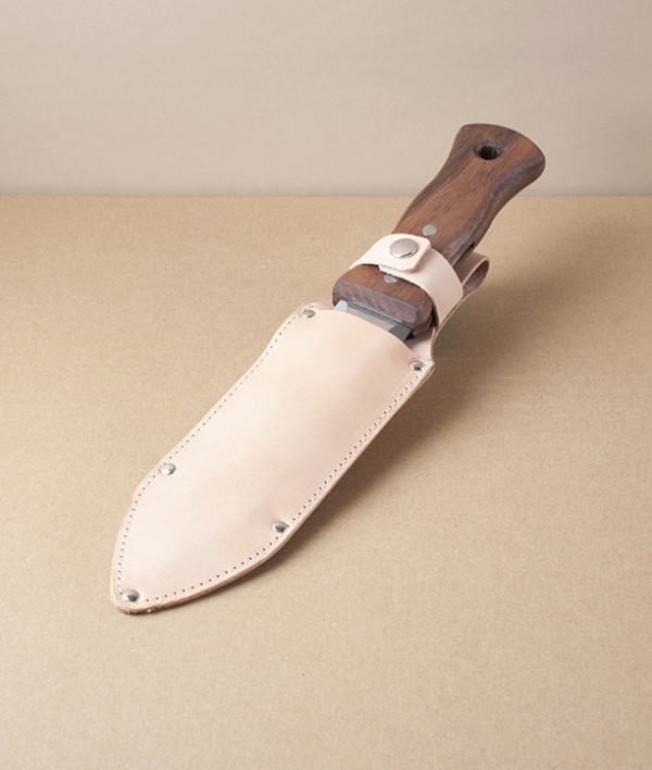 Hori Hori, Walnut, with Undyed Leather Sheath