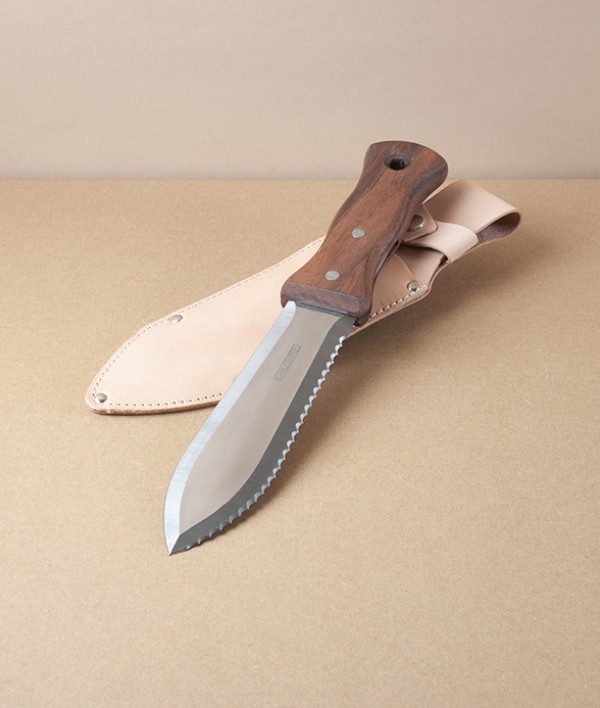 Hori Hori, Walnut, with Undyed Leather Sheath