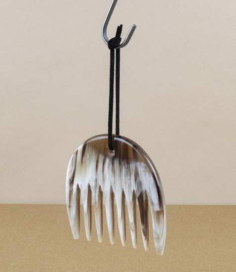 Ox-horn comb for horse mane and tail