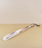 Ox-horn shoe or boot horn, long