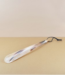 Ox-horn shoe or boot horn, long