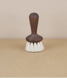 Swedish standing face brush for dry use, Walnut and Goat Hair
