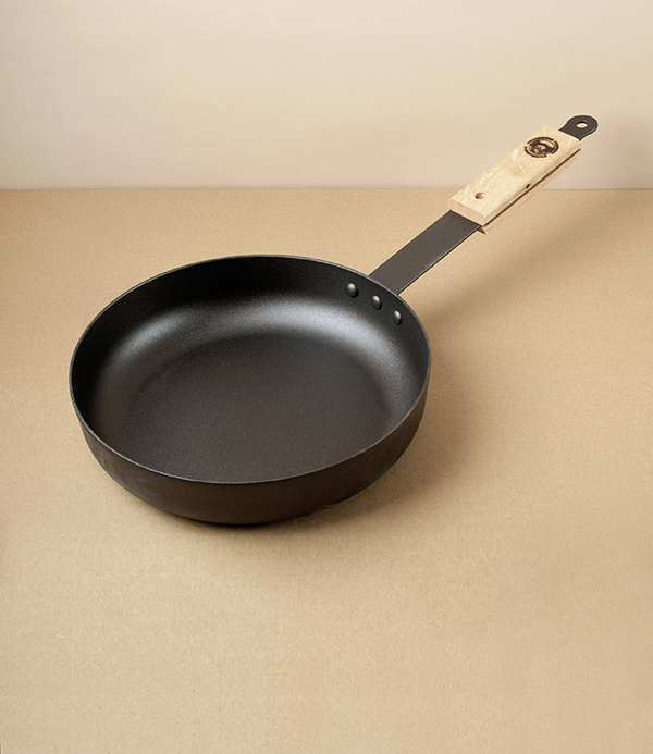 English Spun Iron Chef's Pan with British Oak Handle, 9"