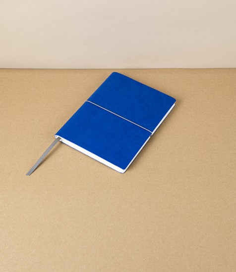 Italian Weekly Diary with Elastic, 2027, B6, Blue