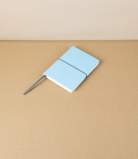 Italian Weekly Pocket Diary with Elastic, 2026, Light Blue 