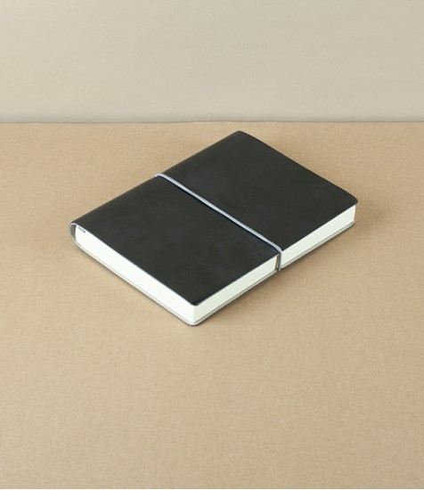 Italian notebook with elastic, A5, Dotted, Black