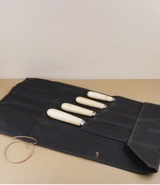 Spanish four knife set with roll