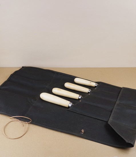 Spanish four knife set with roll
