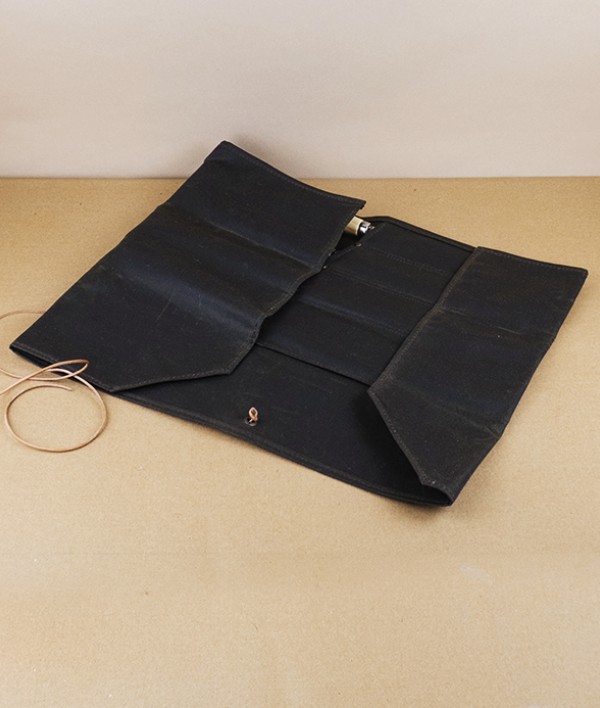 Spanish four knife set with roll