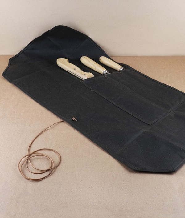 Spanish three knife stainless set with roll